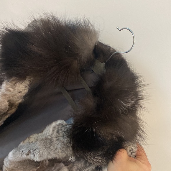 Real Rabbit and Fox Fur Vest - Picture 3 of 3